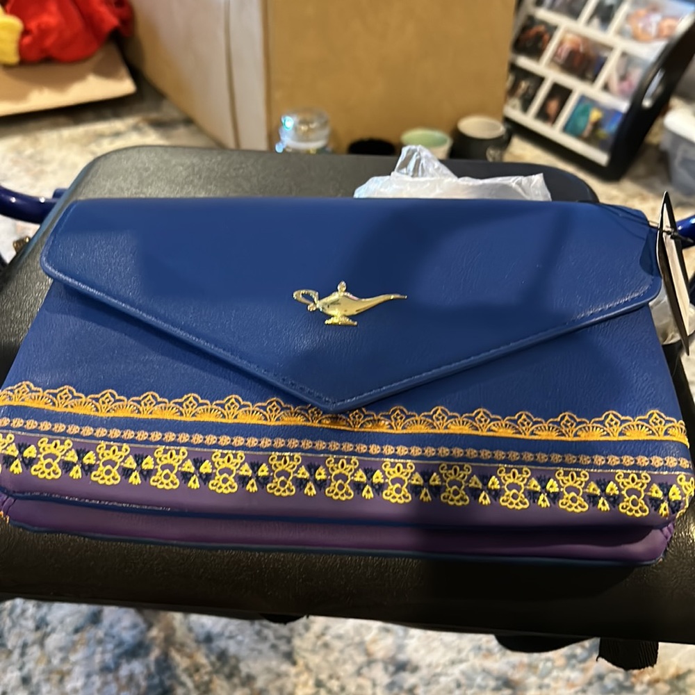 Disney’s loungefly loungefly Aladdin from the princess collection Crossbody bag - Picture 2 of 7